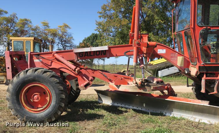 image for item DB8957 1994 Galion 830 motor grader