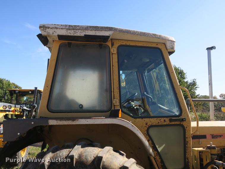 image for item DB8959 Ford 6610 tractor