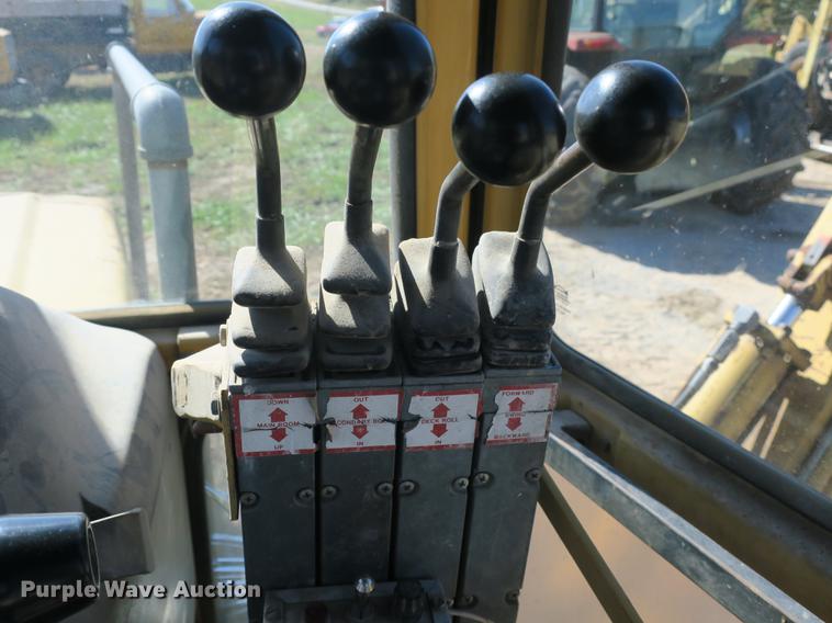 image for item DB8959 Ford 6610 tractor