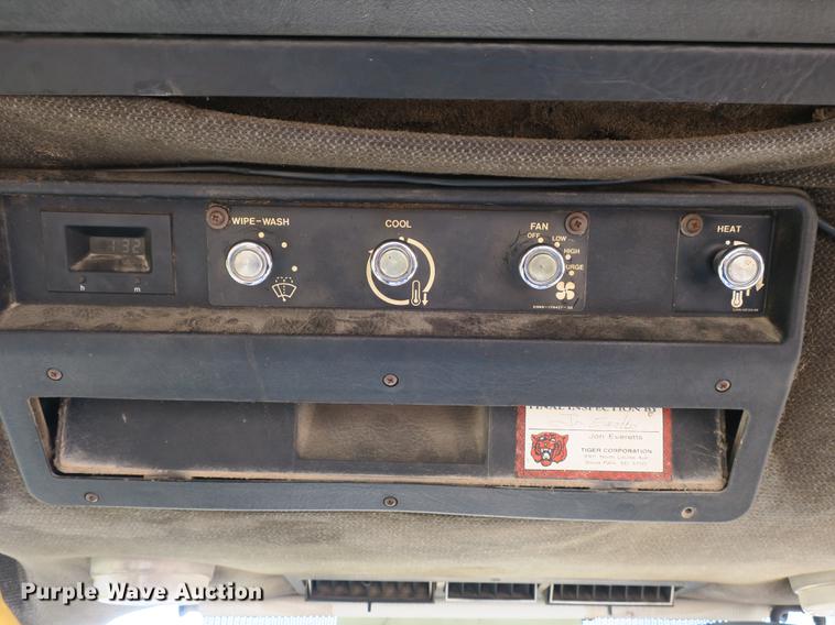 image for item DB8959 Ford 6610 tractor