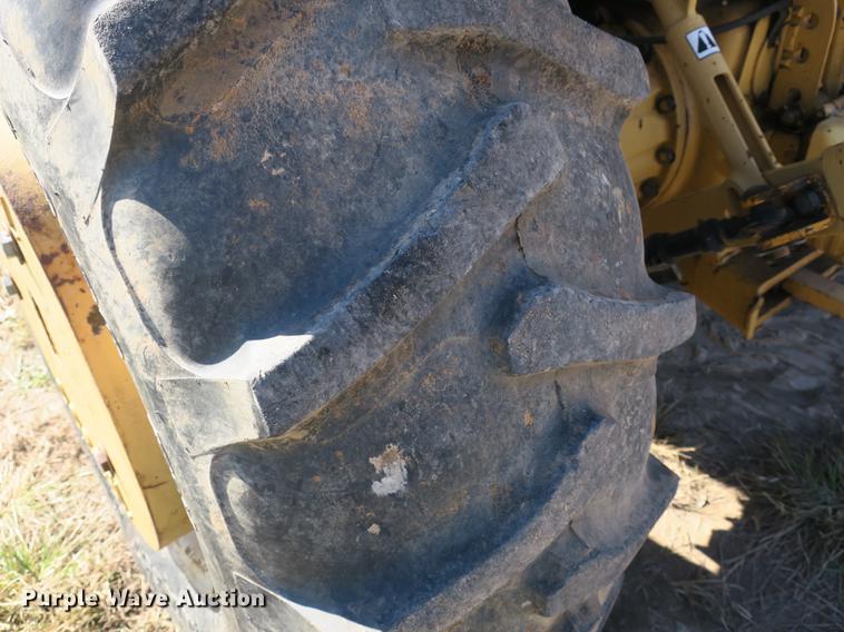 image for item DB8959 Ford 6610 tractor