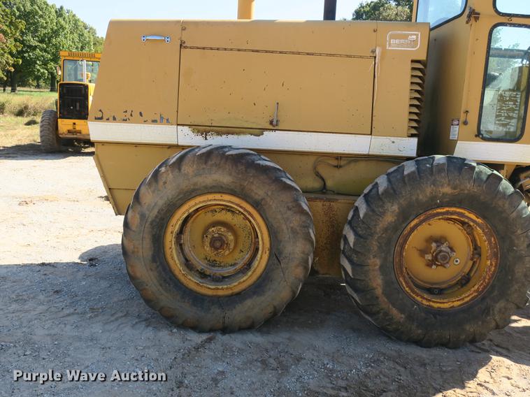 image for item DB8960 1987 Dresser A500E motor grader