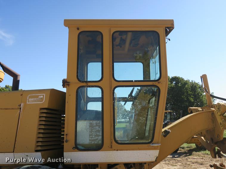 image for item DB8960 1987 Dresser A500E motor grader