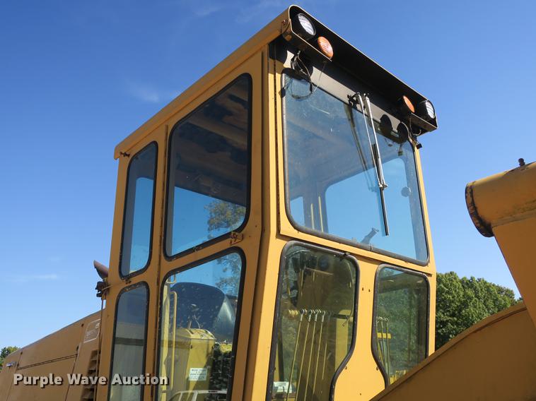 image for item DB8960 1987 Dresser A500E motor grader