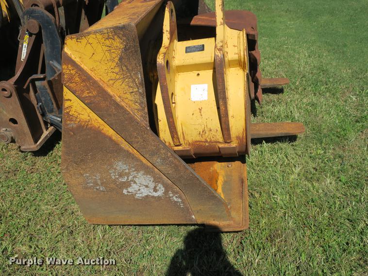 image for item DB8979 2005 John Deere 310SG backhoe