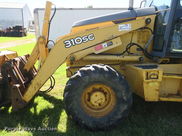 image for item DB8979 2005 John Deere 310SG backhoe