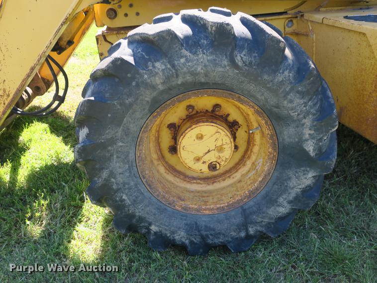 image for item DB8979 2005 John Deere 310SG backhoe