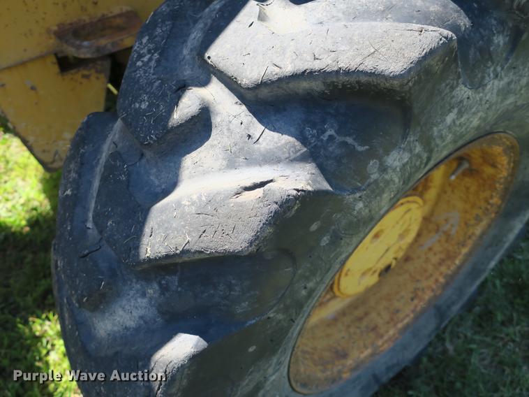 image for item DB8979 2005 John Deere 310SG backhoe