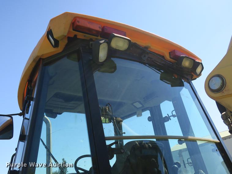 image for item DB8979 2005 John Deere 310SG backhoe