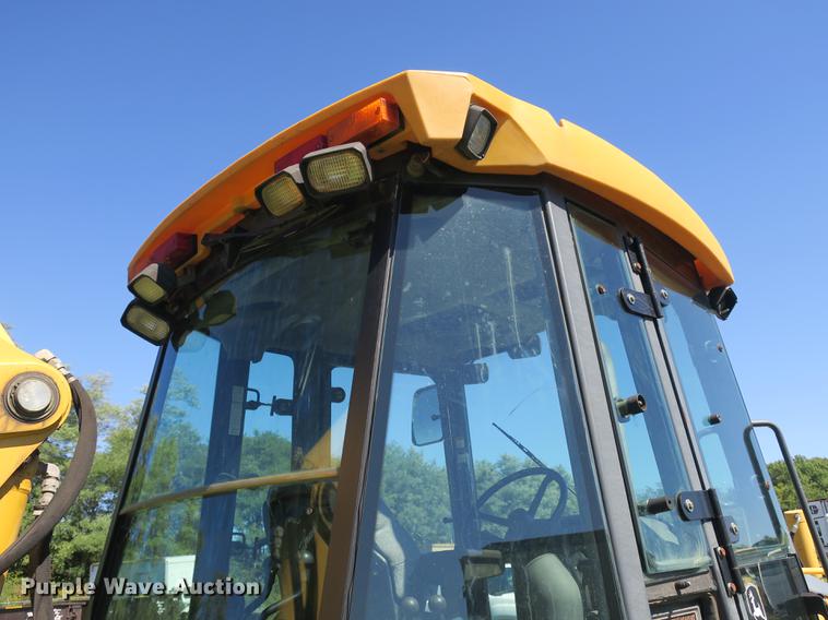 image for item DB8979 2005 John Deere 310SG backhoe