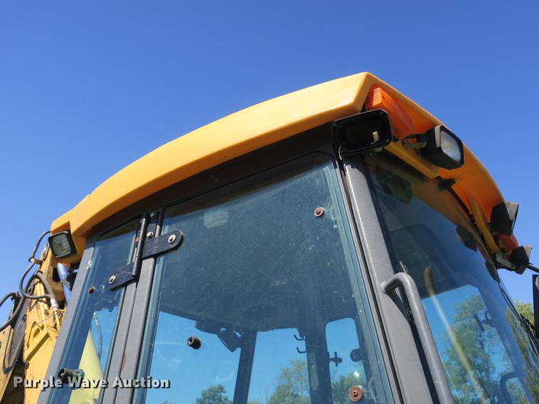 image for item DB8979 2005 John Deere 310SG backhoe