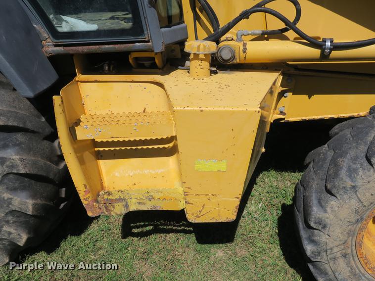 image for item DB8979 2005 John Deere 310SG backhoe