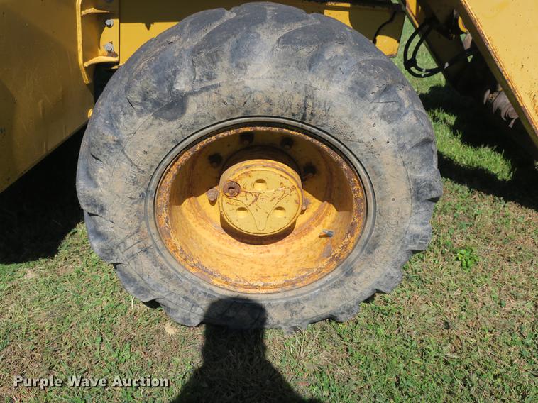 image for item DB8979 2005 John Deere 310SG backhoe