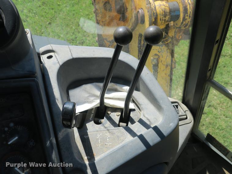 image for item DB8979 2005 John Deere 310SG backhoe