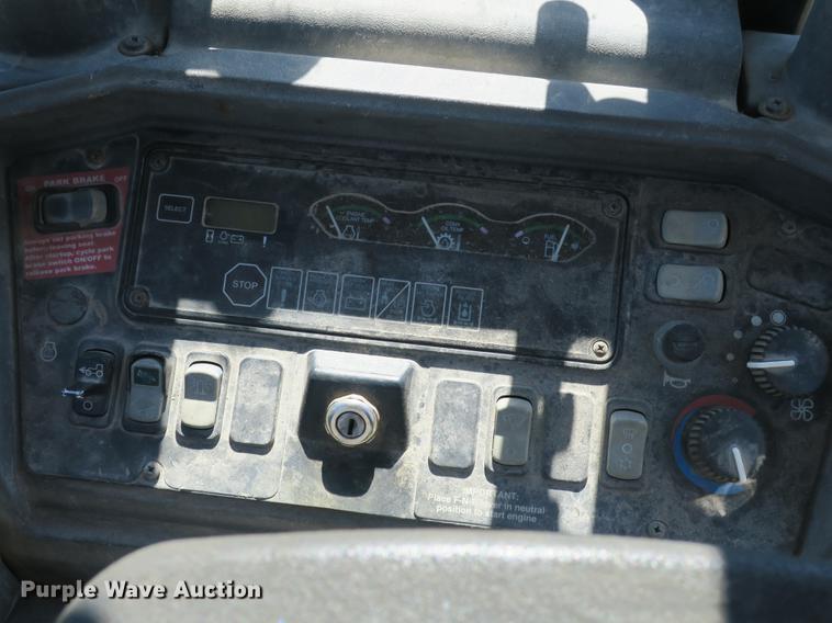 image for item DB8979 2005 John Deere 310SG backhoe