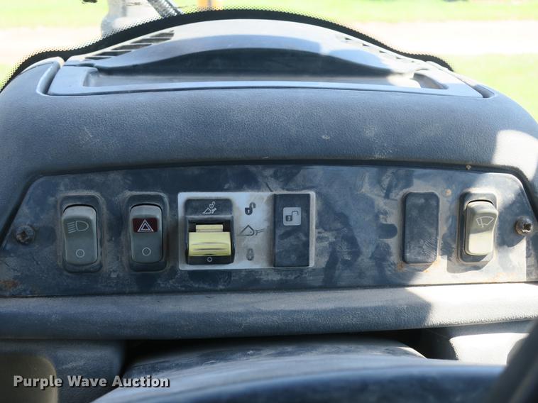 image for item DB8979 2005 John Deere 310SG backhoe