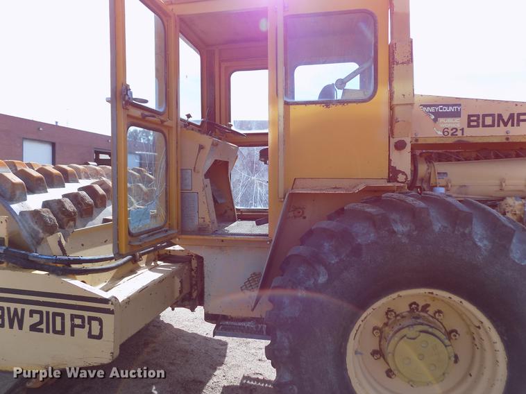 image for item DB9039 Bomag BW210PD single drum roller