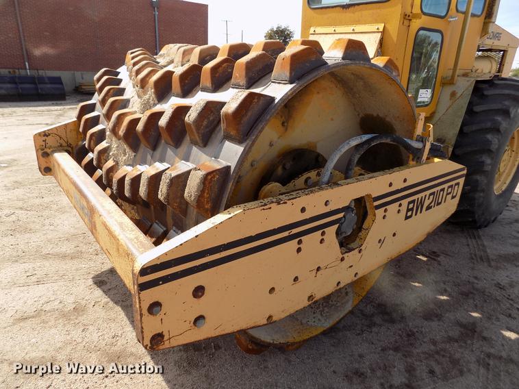 image for item DB9039 Bomag BW210PD single drum roller