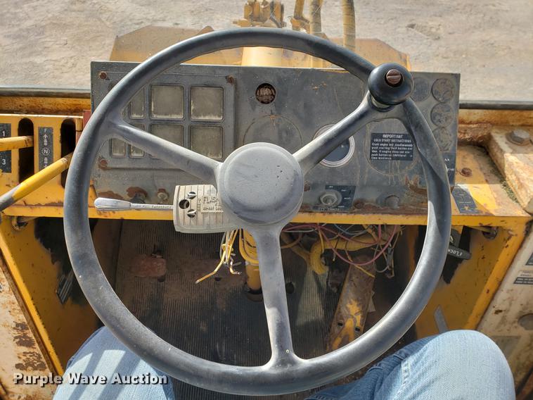 image for item DB9377 1978 International 515 wheel loader