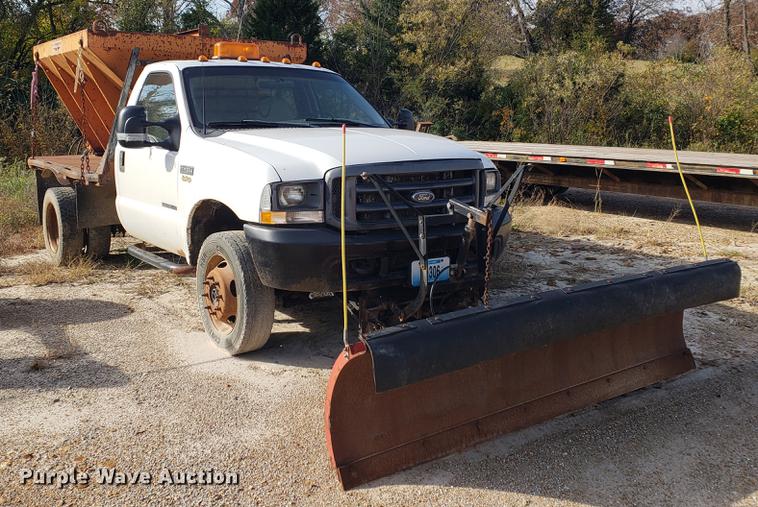 image for item DB9378 2002 Ford F450 Super Duty flatbed truck