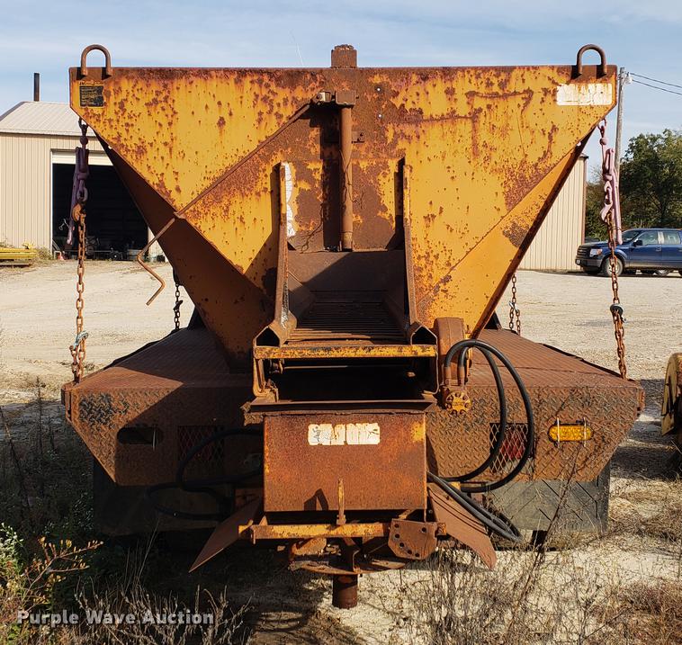 image for item DB9378 2002 Ford F450 Super Duty flatbed truck