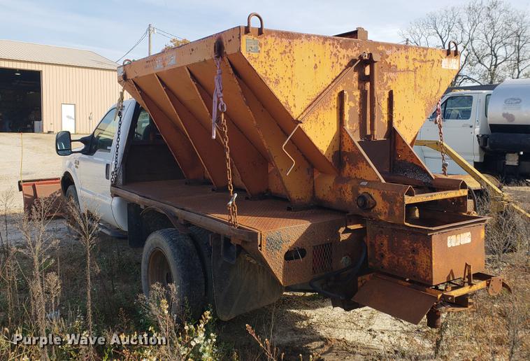 image for item DB9378 2002 Ford F450 Super Duty flatbed truck