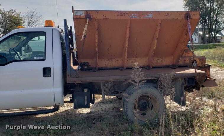 image for item DB9378 2002 Ford F450 Super Duty flatbed truck