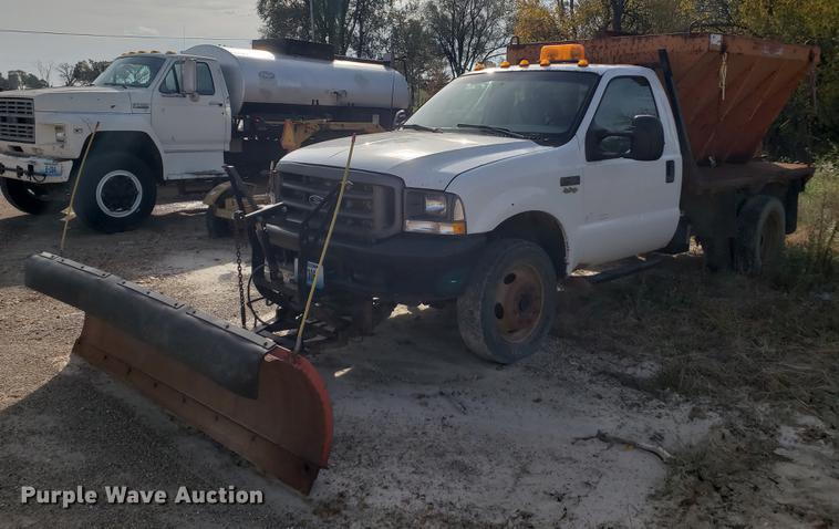 image for item DB9378 2002 Ford F450 Super Duty flatbed truck