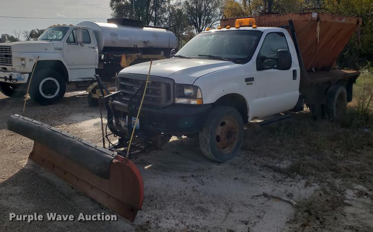 image for item DB9378 2002 Ford F450 Super Duty flatbed truck