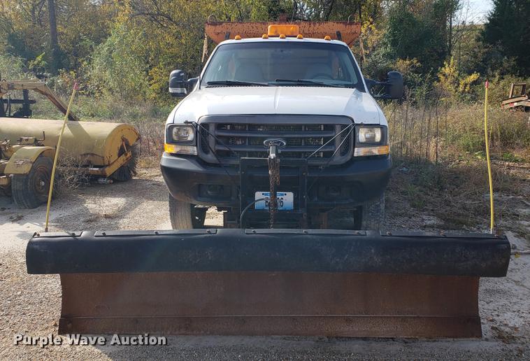 image for item DB9378 2002 Ford F450 Super Duty flatbed truck