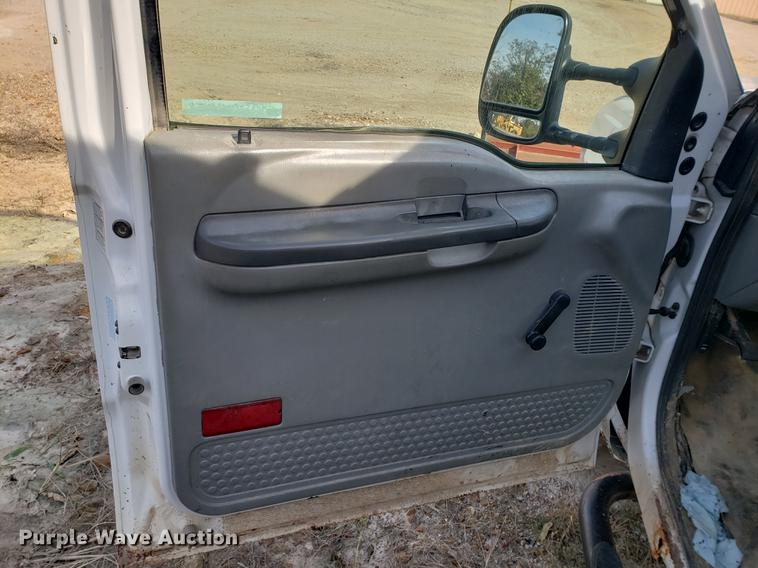 image for item DB9378 2002 Ford F450 Super Duty flatbed truck