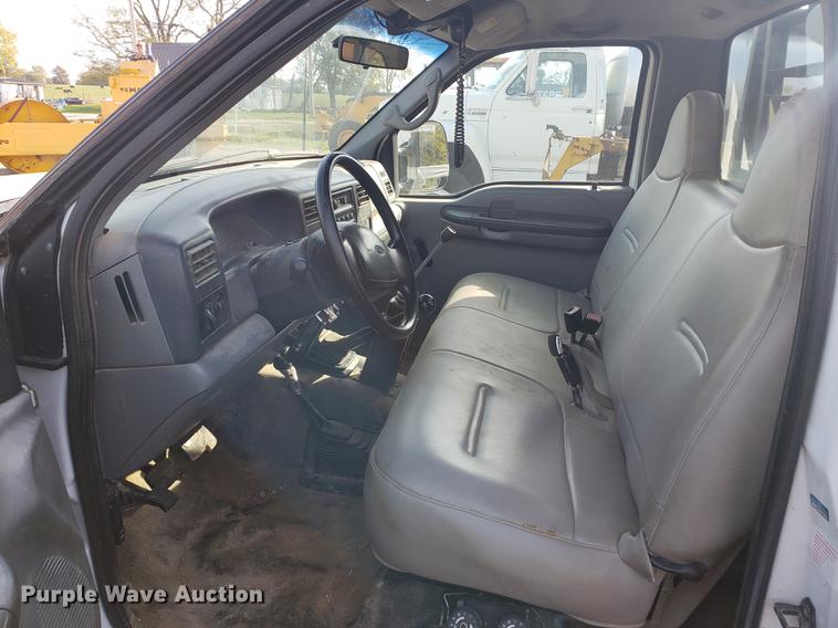 image for item DB9378 2002 Ford F450 Super Duty flatbed truck