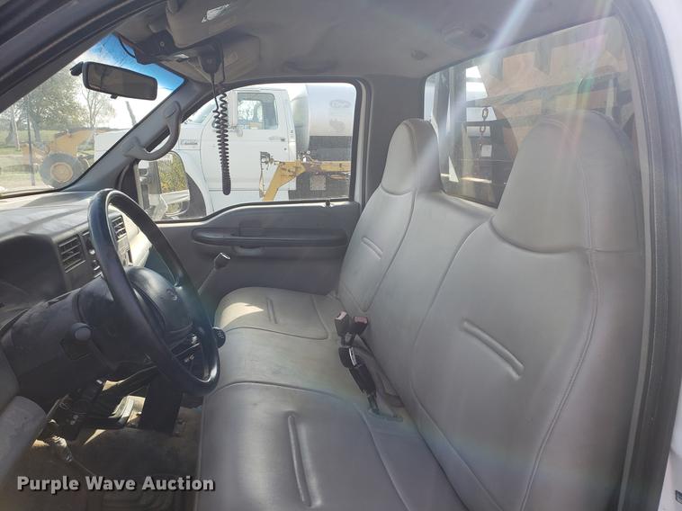 image for item DB9378 2002 Ford F450 Super Duty flatbed truck