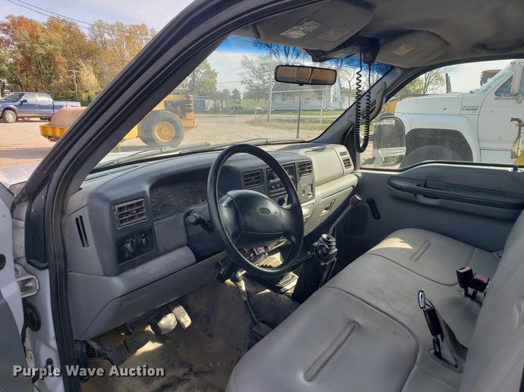 image for item DB9378 2002 Ford F450 Super Duty flatbed truck