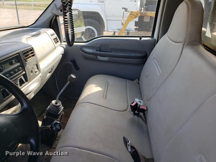 image for item DB9378 2002 Ford F450 Super Duty flatbed truck