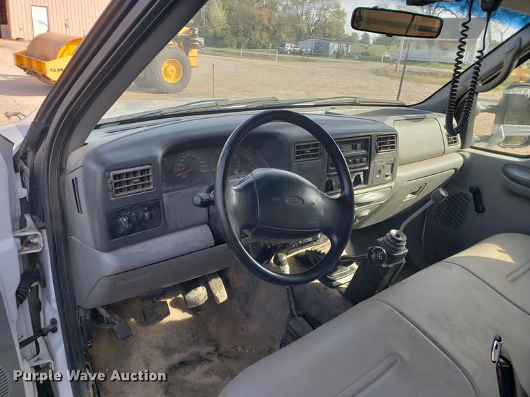 image for item DB9378 2002 Ford F450 Super Duty flatbed truck