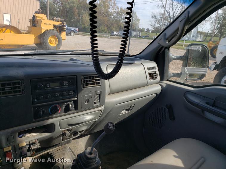 image for item DB9378 2002 Ford F450 Super Duty flatbed truck