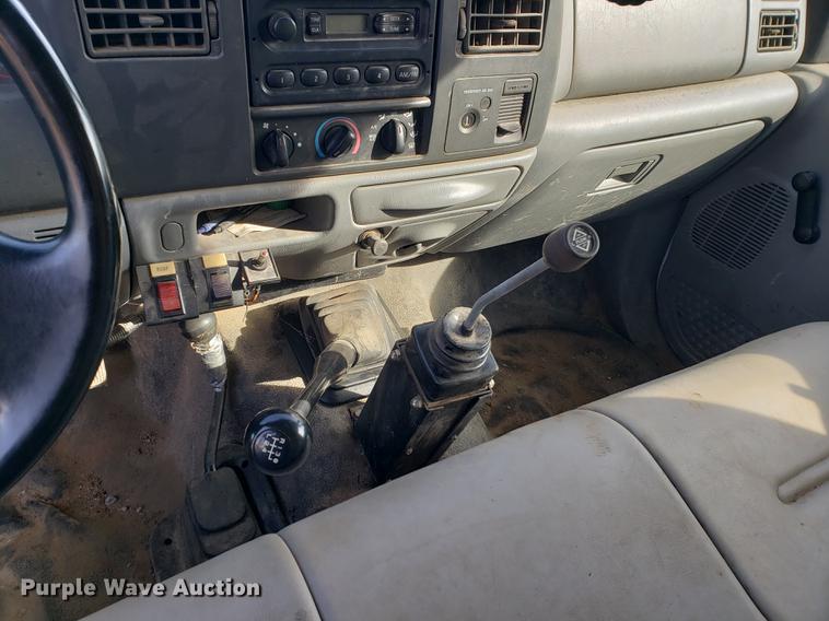 image for item DB9378 2002 Ford F450 Super Duty flatbed truck