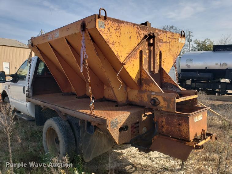image for item DB9378 2002 Ford F450 Super Duty flatbed truck
