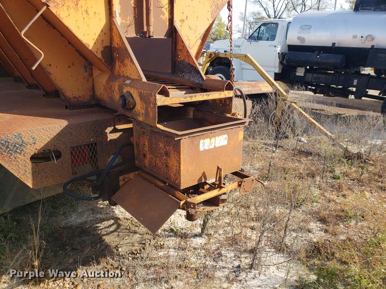 image for item DB9378 2002 Ford F450 Super Duty flatbed truck