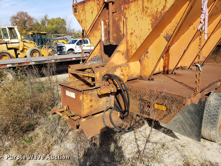 image for item DB9378 2002 Ford F450 Super Duty flatbed truck