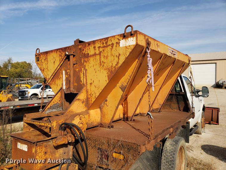 image for item DB9378 2002 Ford F450 Super Duty flatbed truck