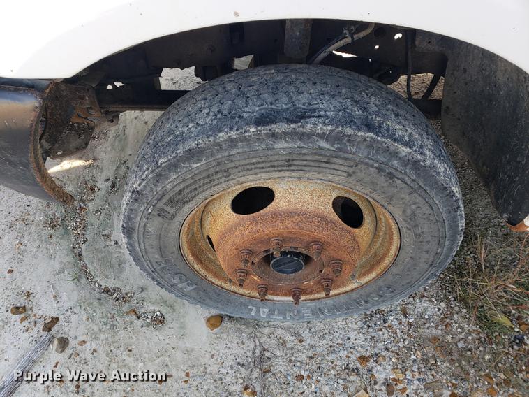 image for item DB9378 2002 Ford F450 Super Duty flatbed truck