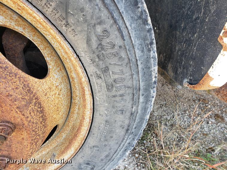 image for item DB9378 2002 Ford F450 Super Duty flatbed truck