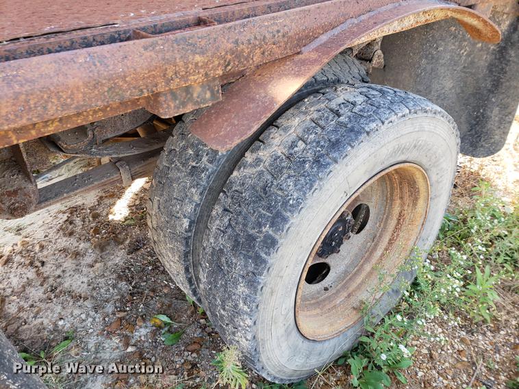 image for item DB9378 2002 Ford F450 Super Duty flatbed truck