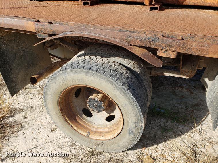 image for item DB9378 2002 Ford F450 Super Duty flatbed truck