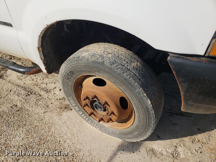 image for item DB9378 2002 Ford F450 Super Duty flatbed truck