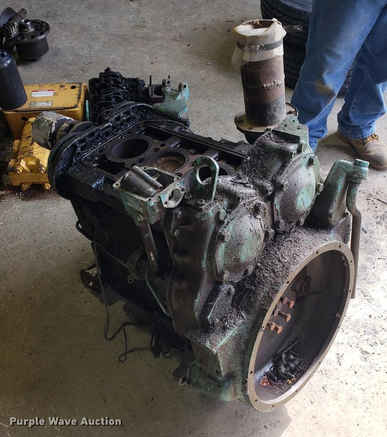 image for item DB9383 (2) Detroit Diesel 6V53 engine blocks