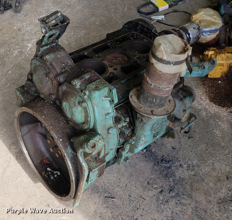 image for item DB9383 (2) Detroit Diesel 6V53 engine blocks