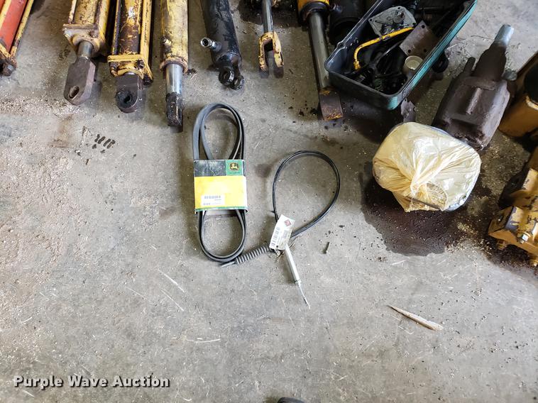 image for item DB9383 (2) Detroit Diesel 6V53 engine blocks